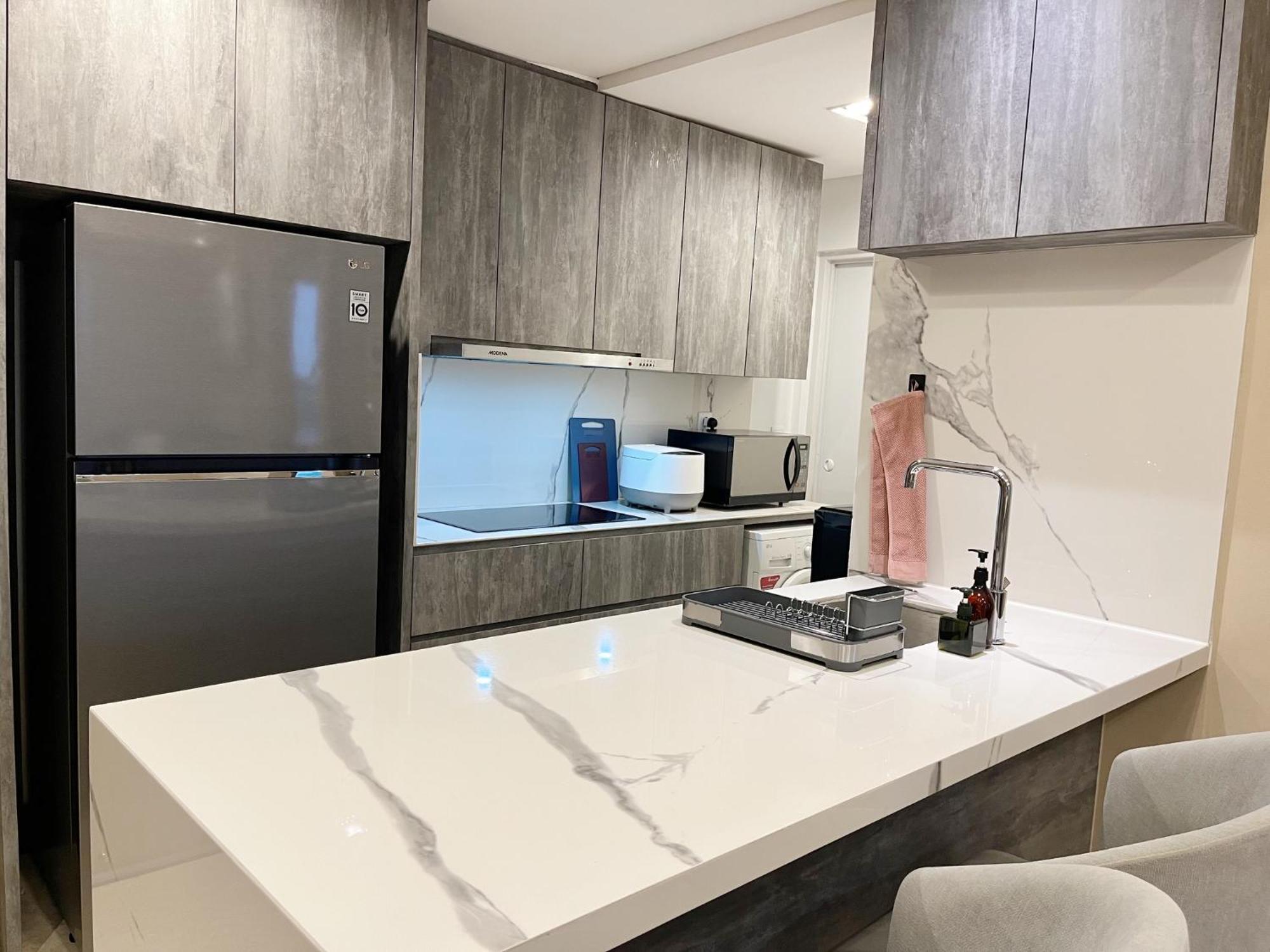Gold Coast Pik Sea View Apartments By Longesuites Giacarta Camera foto