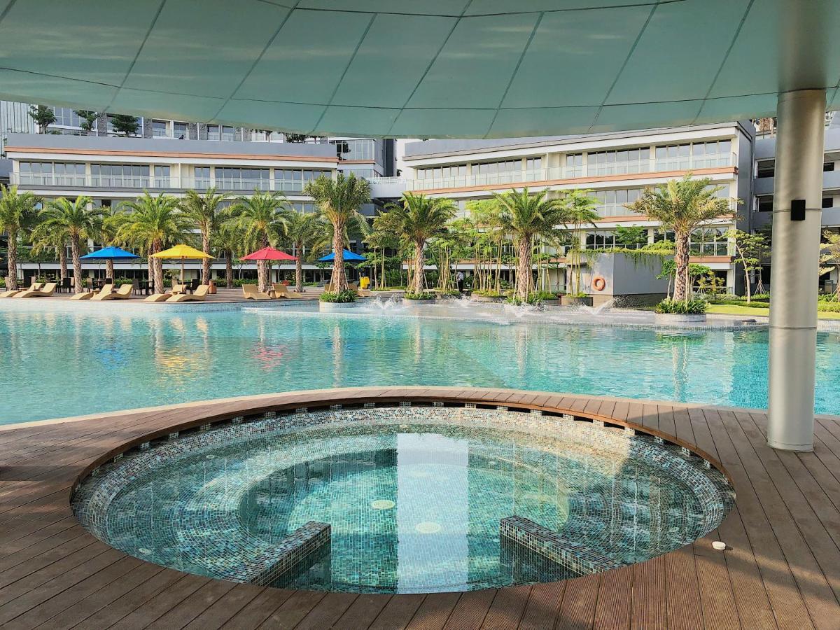 Gold Coast Pik Sea View Apartments By Longesuites Giacarta Esterno foto